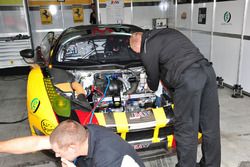 #66 JMW Motorsport Ferrari F458 Italia: Rory Butcher, Robert Smith, Andrea Bertolini