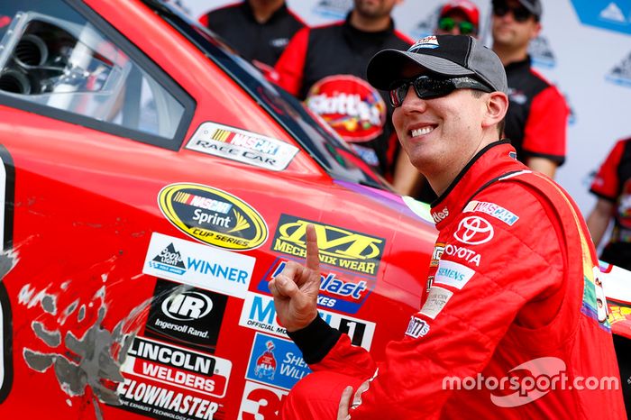 Ganador de la pole Kyle Busch, Joe Gibbs Racing Toyota