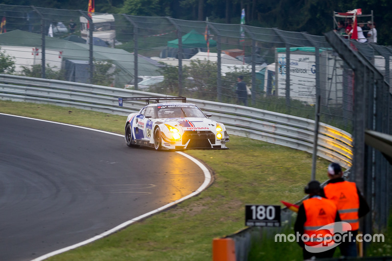 Crash for #24 Team Zakspeed, Nissan GT-R Nismo GT3: Marc Gassner, Florian Strauß, Tom Coronel