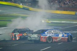 Crash: Kasey Kahne, Hendrick Motorsports Chevrolet, und Tony Stewart, Stewart-Haas Racing Chevrolet