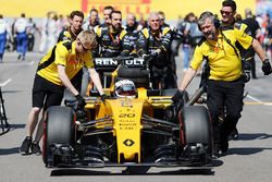 Kevin Magnussen, Renault Sport F1 Team RS16 sur la grille