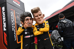 Des caricatures de Carlos Sainz Jr., Renault Sport F1 Team et Nico Hulkenberg, Renault Sport F1 Team