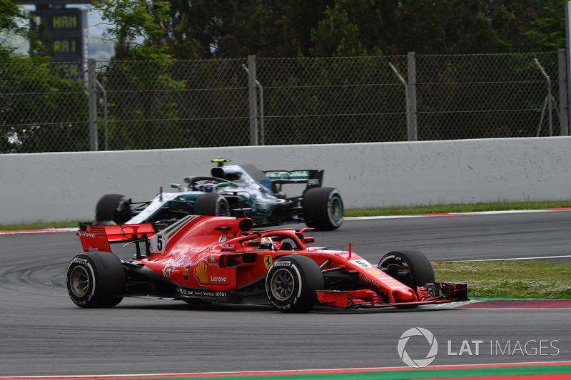 Sebastian Vettel, Ferrari SF71H, Valtteri Bottas, Mercedes AMG F1 W09