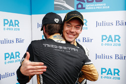 Andre Lotterer, Techeetah, félicite Jean-Eric Vergne, Techeetah, pour sa pole position