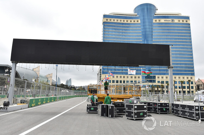 Muatan di pitlane