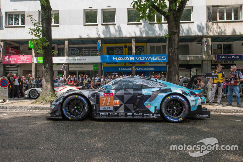 #77 Proton Competition Porsche 911 RSR
