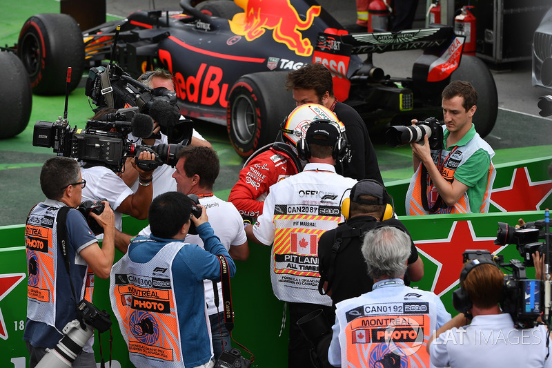Yarış galibi Sebastian Vettel, Ferrari, parc ferme