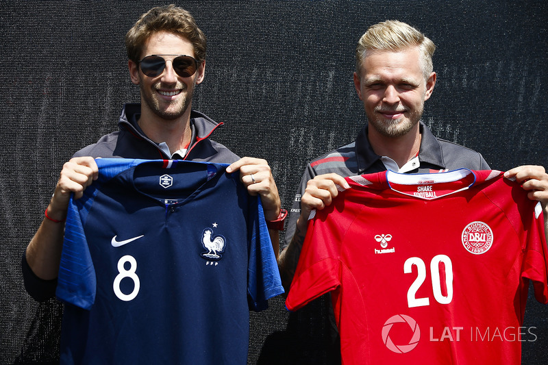 Romain Grosjean, Haas F1 Team, and Kevin Magnussen, Haas F1 Team, pose with French and Danish footba