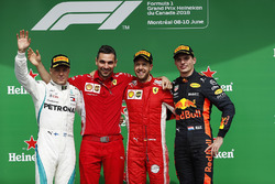 Sebastian Vettel, Ferrari, viert de zege op het podium met Valtteri Bottas, Mercedes AMG F1 en Max Verstappen, Red Bull Racing