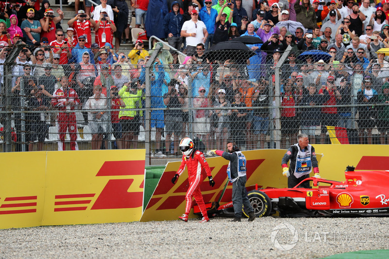 Sebastian Vettel, Ferrari SF71H choca y queda fuera de la carrera