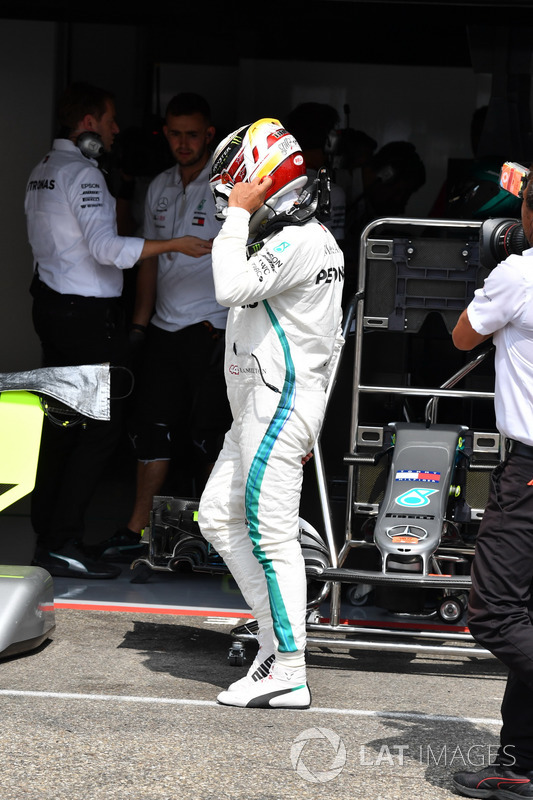Lewis Hamilton, Mercedes-AMG F1 walks in after stopping on track