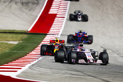 Sergio Pérez, Sahara Force India F1 VJM10, Max Verstappen, Red Bull Racing RB13