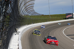 Kurt Busch, Stewart-Haas Racing Ford and Paul Menard, Richard Childress Racing Chevrolet