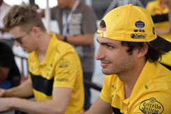 Карлос Сайнс, Renault Sport F1 Team
