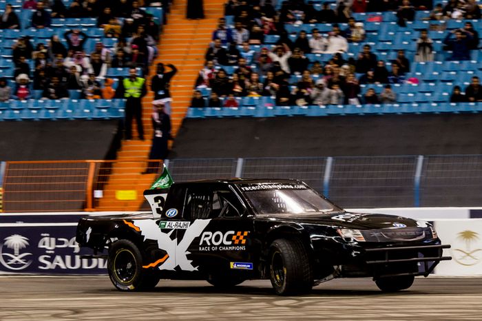 Yazeed Al-Rajhi 
del equipo de Arabia Saudita conduciendo el Xtreme Pickup
