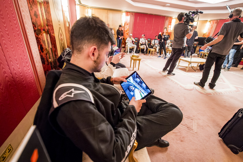 Enzo Bonito backstage