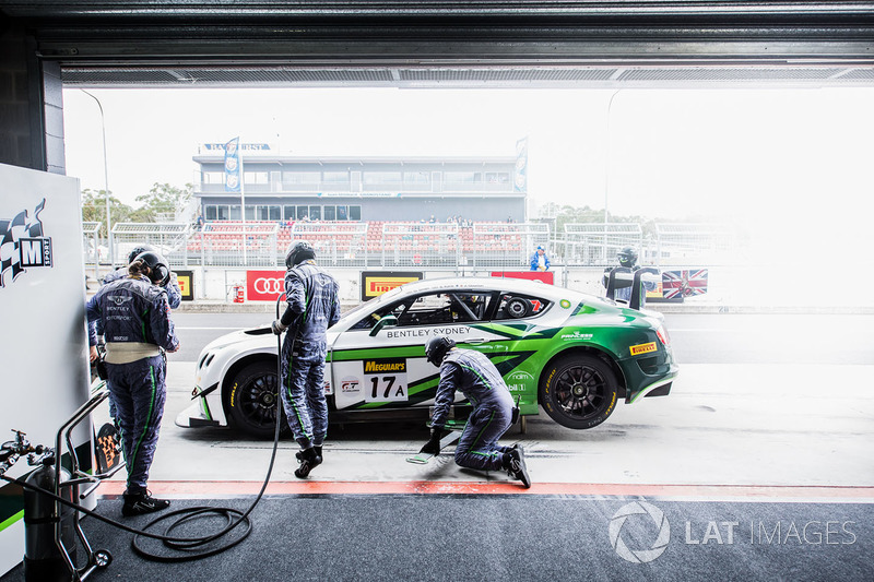 #17 Bentley Team M-Sport Bentley Continental GT3: Steven Kane, Guy Smith, Jules Gounon
