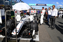 Charles Leclerc, Sauber C37 en la parrilla