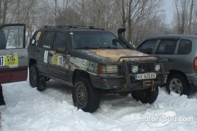 Майже рідний для українських доріг Jeep Grand Cherokee Олександра Авдєєва та Юлії Гриценко