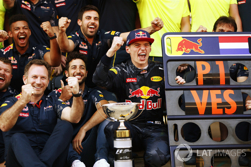 Christian Horner, Team Principal, Red Bull Racing, Daniel Ricciardo, Red Bull Racing, Max Verstappen