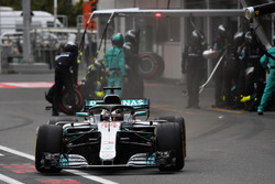 Lewis Hamilton, Mercedes-AMG F1 W09 EQ Power+ pit stop