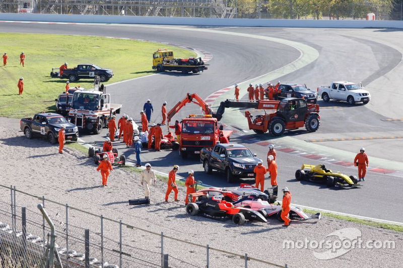 Cars after the crash at the start of the race