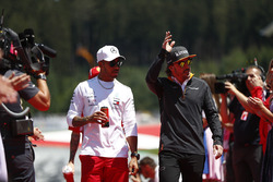 Lewis Hamilton, Mercedes AMG F1, et Fernando Alonso, McLaren