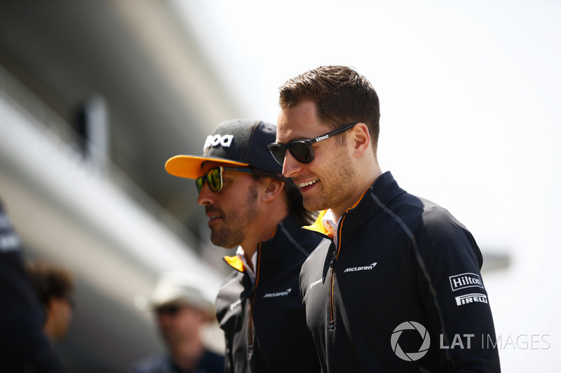 Fernando Alonso, McLaren, con Stoffel Vandoorne, McLaren