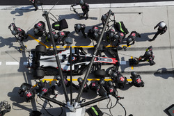 Romain Grosjean, Haas F1 Team VF-18 en pitstop