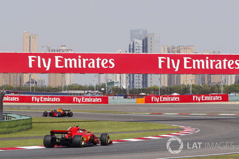 Max Verstappen, Red Bull Racing RB14 Tag Heuer, Kimi Raikkonen, Ferrari SF71H