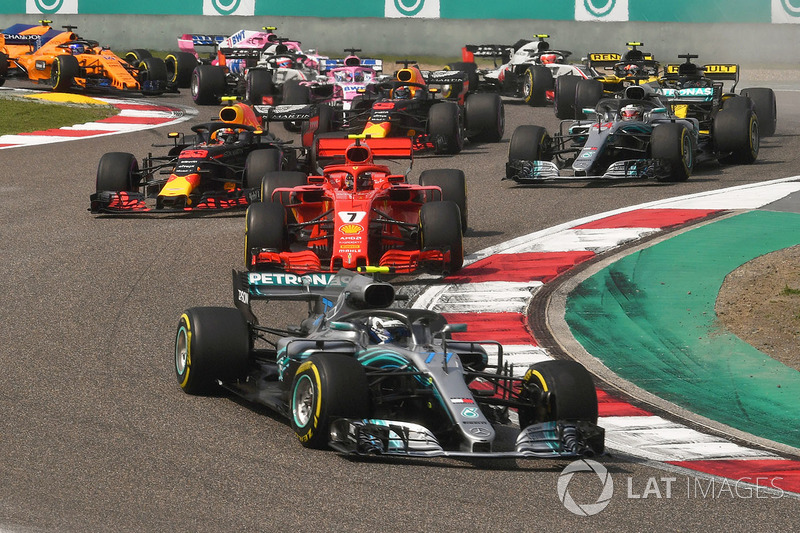 Valtteri Bottas, Mercedes-AMG F1 W09 EQ Power+ at the start of the race