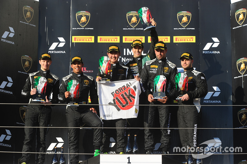 Podio Pro: i vincitori della gara Raphael Abbate, Yuki Nemoto, VS Racing, al secondo posto Axcil Jefferies, Rik Breukers, GDL Racing, al terzo posto Patrick Kujala, Richard Antinucci, Bonaldi Motorsport