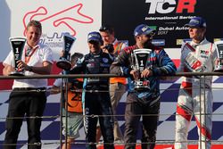 Podium: race winner Stefano Comini, Comtoyou Racing, second place Gianni Morbidelli, West Coast Racing, third place Josh Files, M1RA