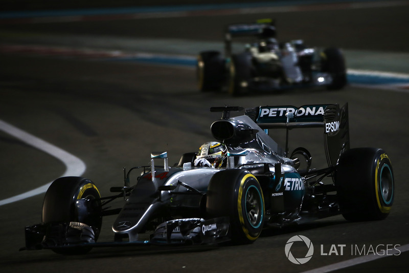 Lewis Hamilton, Mercedes F1 W07 Hybrid, voor Nico Rosberg, Mercedes F1 W07 Hybrid