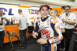 Campeón del mundo Marc Márquez, Repsol Honda Team celebra con el equipo