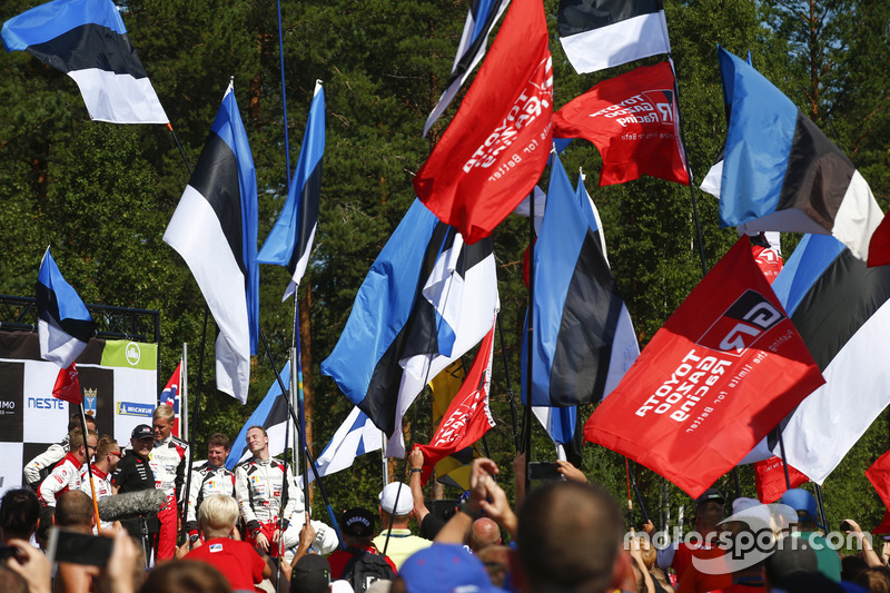 Podio: i vincitori della gara Ott Tanak, Martin Järveoja, Toyota Yaris WRC, Toyota Gazoo Racing, al secondo posto Mads Ostberg, Torstein Eriksen, Citroën C3 WRC, Citroën World Rally Team, al terzo posto Jari-Matti Latvala, Miikka Anttila, Toyota Yaris WRC, Toyota Gazoo Racing