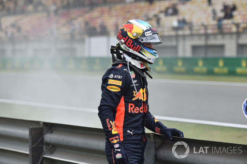 Daniel Ricciardo, Red Bull Racing detenido en la pista en la PL3