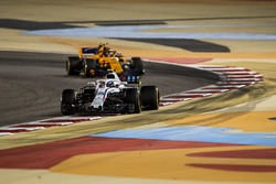Сергей Сироткин, Williams FW41, и Стоффель Вандорн, McLaren MCL33