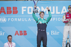 Oliver Turvey, NIO Formula E Team, festeggia sul podio