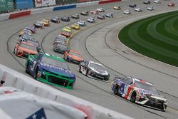 Pace-Laps: Kyle Busch, Joe Gibbs Racing, Snickers Almond Toyota Camry, Ryan Newman, Richard Childres