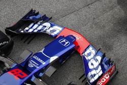Scuderia Toro Rosso STR13 nose and front wing detail