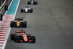Fernando Alonso, McLaren MCL32, leads Carlos Sainz Jr., Renault F1 Team RS17, and Lance Stroll, Will