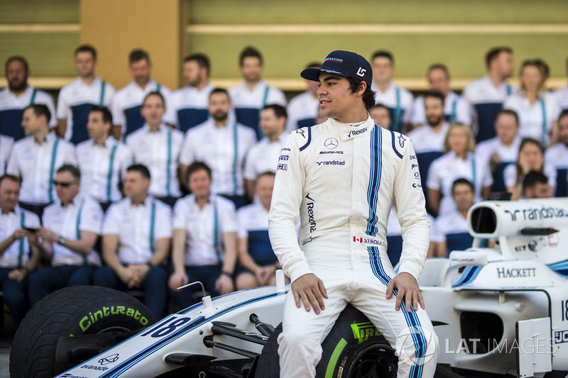 Lance Stroll, Williams en la foto del equipo Williams team