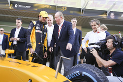 Alain Prost with Juan Carlos, former king of Spain around the Renault Sport F1 Team garage