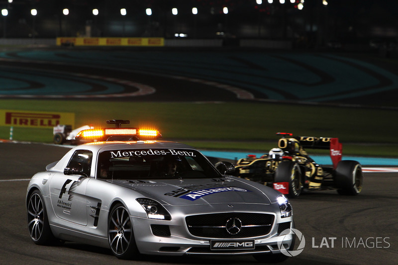 Safety car leads the field