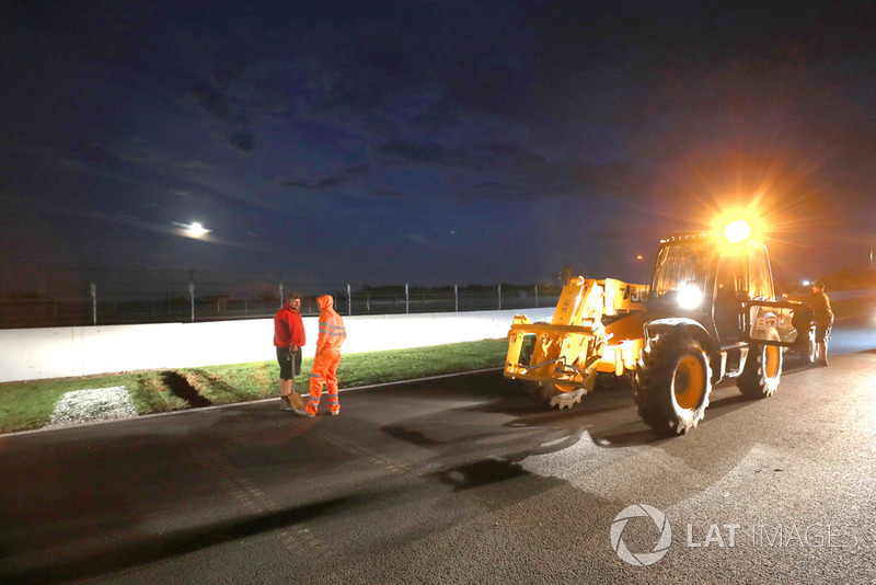 Trabalho para a construção de calhas entre as curvas 7 e 8