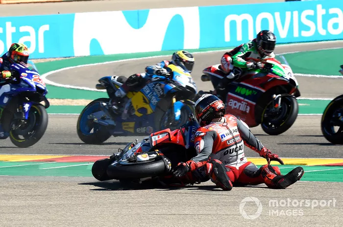 Jorge Lorenzo, Ducati Team cae al inicio de la carrera
