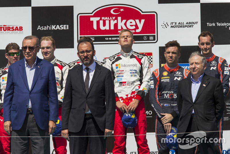 Podyum: Yarış galibi Ott Tänak, Martin Järveoja, Toyota Gazoo Racing WRT Toyota Yaris WRC, 2. Jari-Matti Latvala, Miikka Anttila, Toyota Gazoo Racing WRT Toyota Yaris WRC, 3. Hayden Paddon, Sebastian Marshall, Hyundai Motorsport Hyundai i20 Coupe WRC