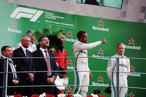 Podio: il vincitore Lewis Hamilton, Mercedes AMG F1, secondo Kimi Raikkonen, Ferrari, terzo Valtteri Bottas, Mercedes AMG F1