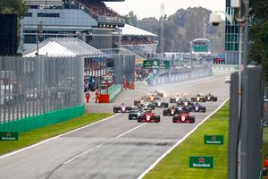 Start of the race with Kimi Raikkonen, Ferrari SF71H, leading Sebastian Vettel, Ferrari SF71H and Lewis Hamilton, Mercedes AMG F1 W09 